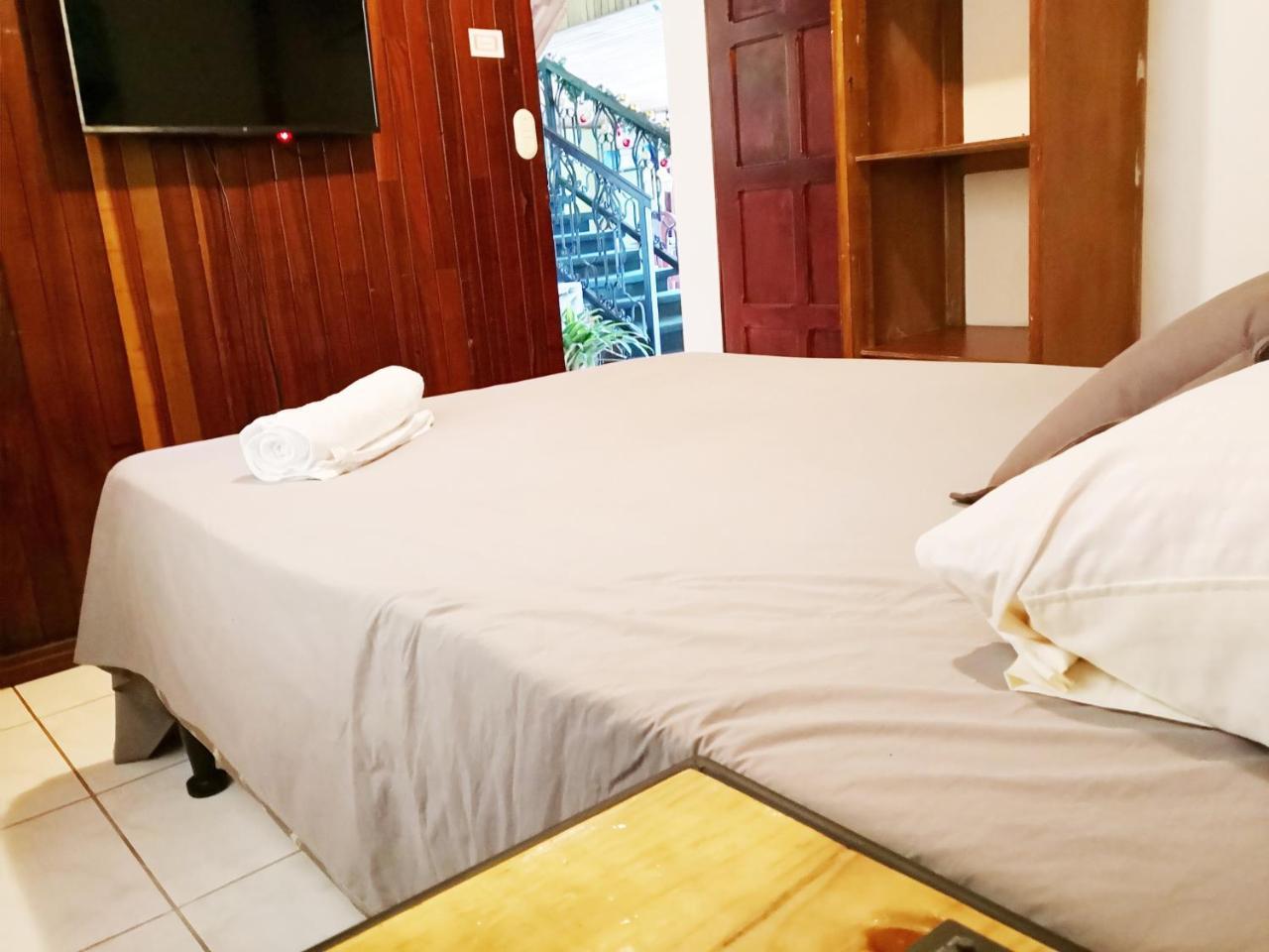 알라후엘라 Vida Tropical B&B 외부 사진